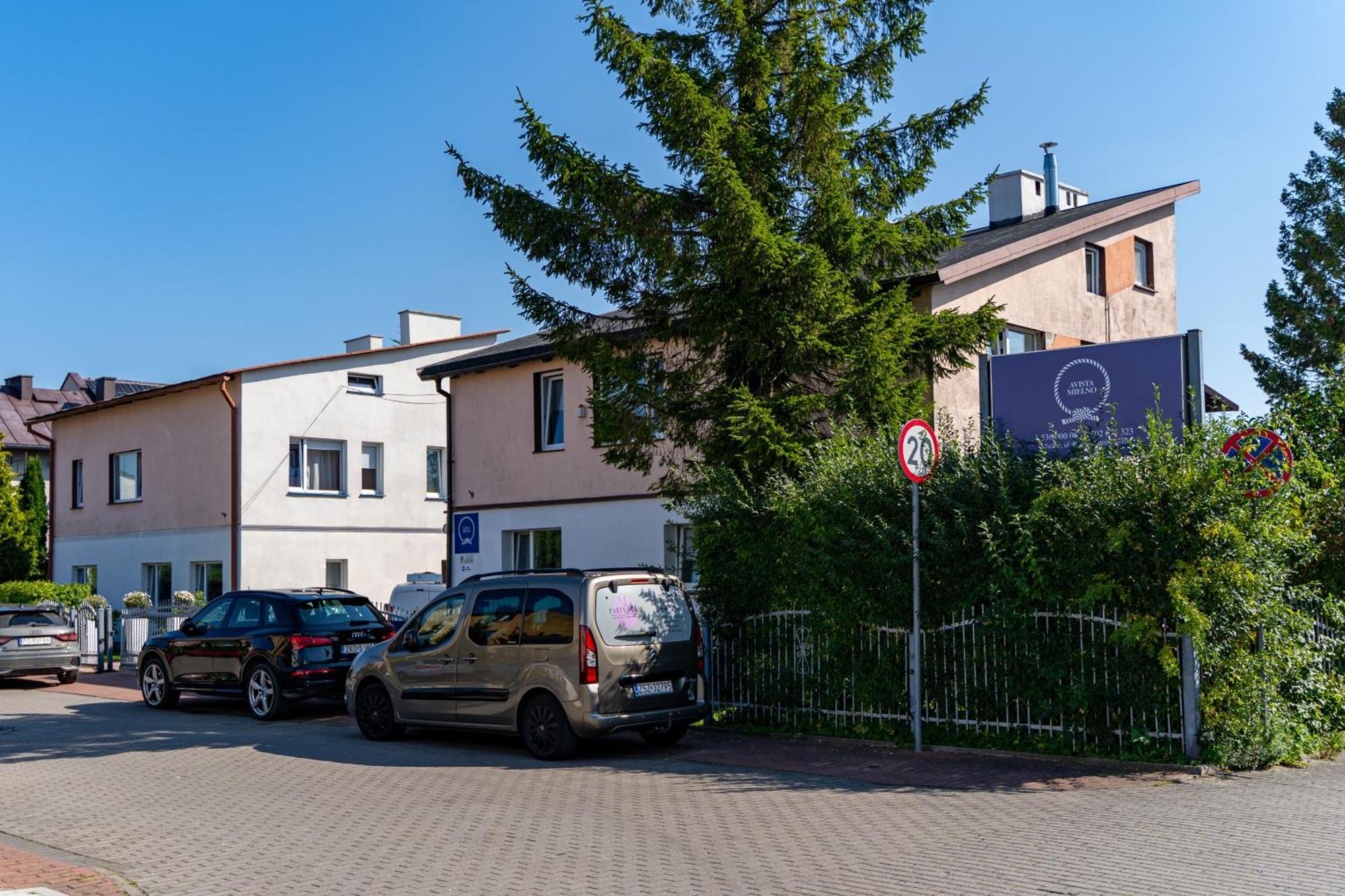 Avista Mielno Hotell Unieście Eksteriør bilde